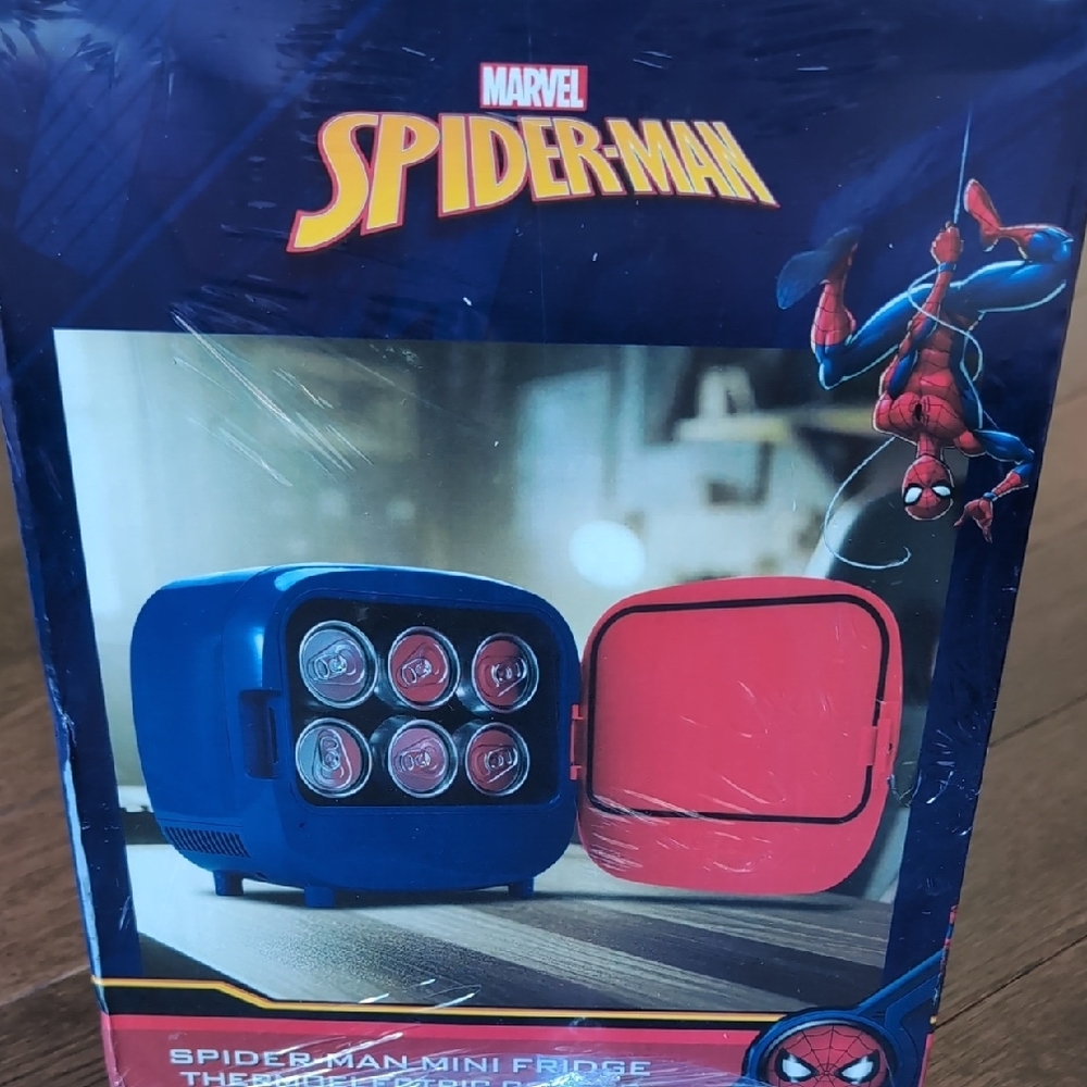 NWT Marvel Spider-Man Red and Blue Mini Fridge - Picture 5 of 5